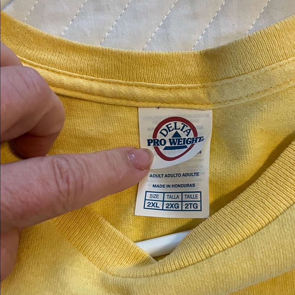 Yellow t shirt - Picture 3 of 3